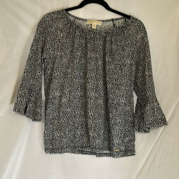 MICHAEL Michael Kors Black & White Flower w/ Bell Sleeves top Size Medium - Picture 1 of 9